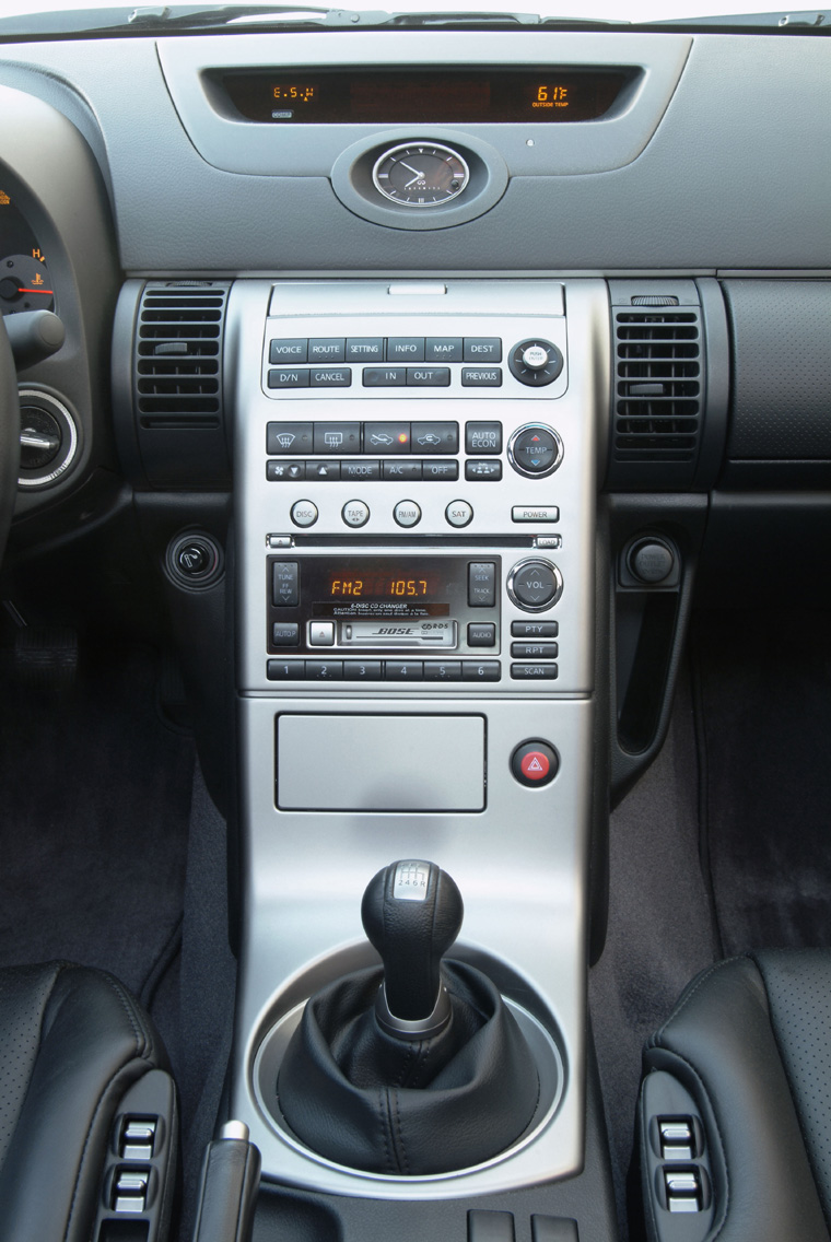 2003 - 2006 Infiniti G35 Sedan Center Stack Picture
